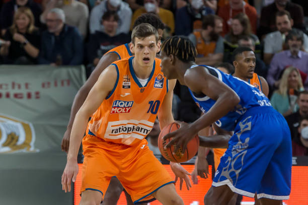 必须在防守 必须在防守