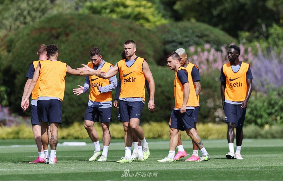 指的是在球 指的是在球